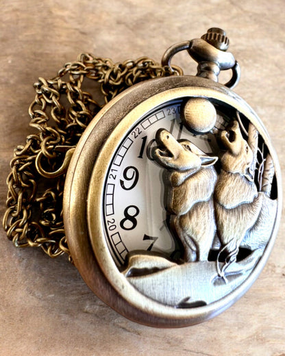"Luna Wolf" – Reloj de Bolsillo Estilizado con Lobos, posibilidad de personalización con grabado para regalo