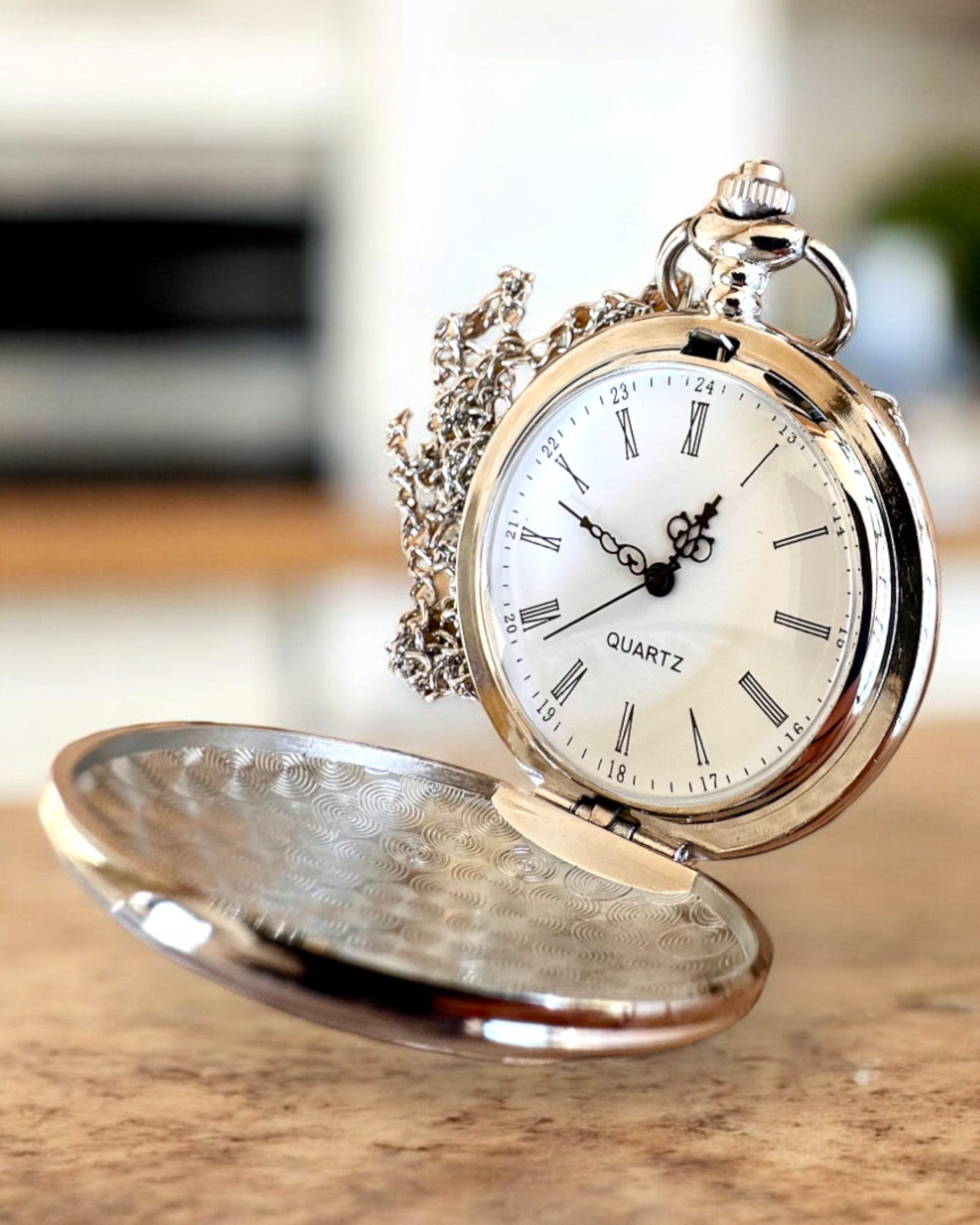 Reloj de Bolsillo Elegante "Czasowa Klasyka", color plateado, posibilidad de personalización con grabado para regalo