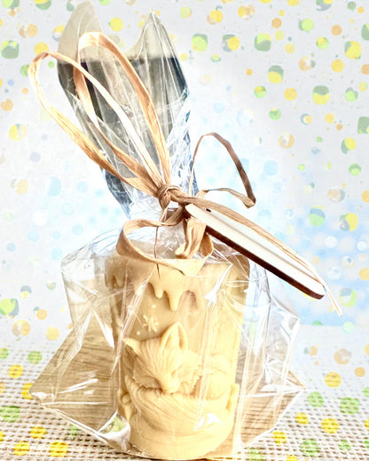 Vela de soja Zorro Invernal, 7,5 cm de altura, vela de soja vertida a mano con un adorable zorro dormido, personalizable con grabado en la placa