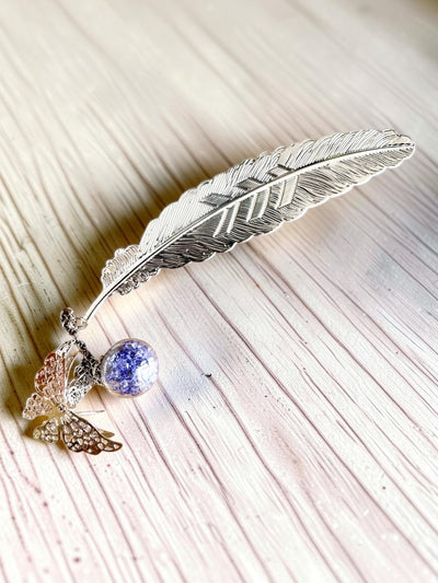 Marcapáginas creativo para libros con grabado, en estilo retro con motivo de pluma y mariposa – elegante regalo promocional