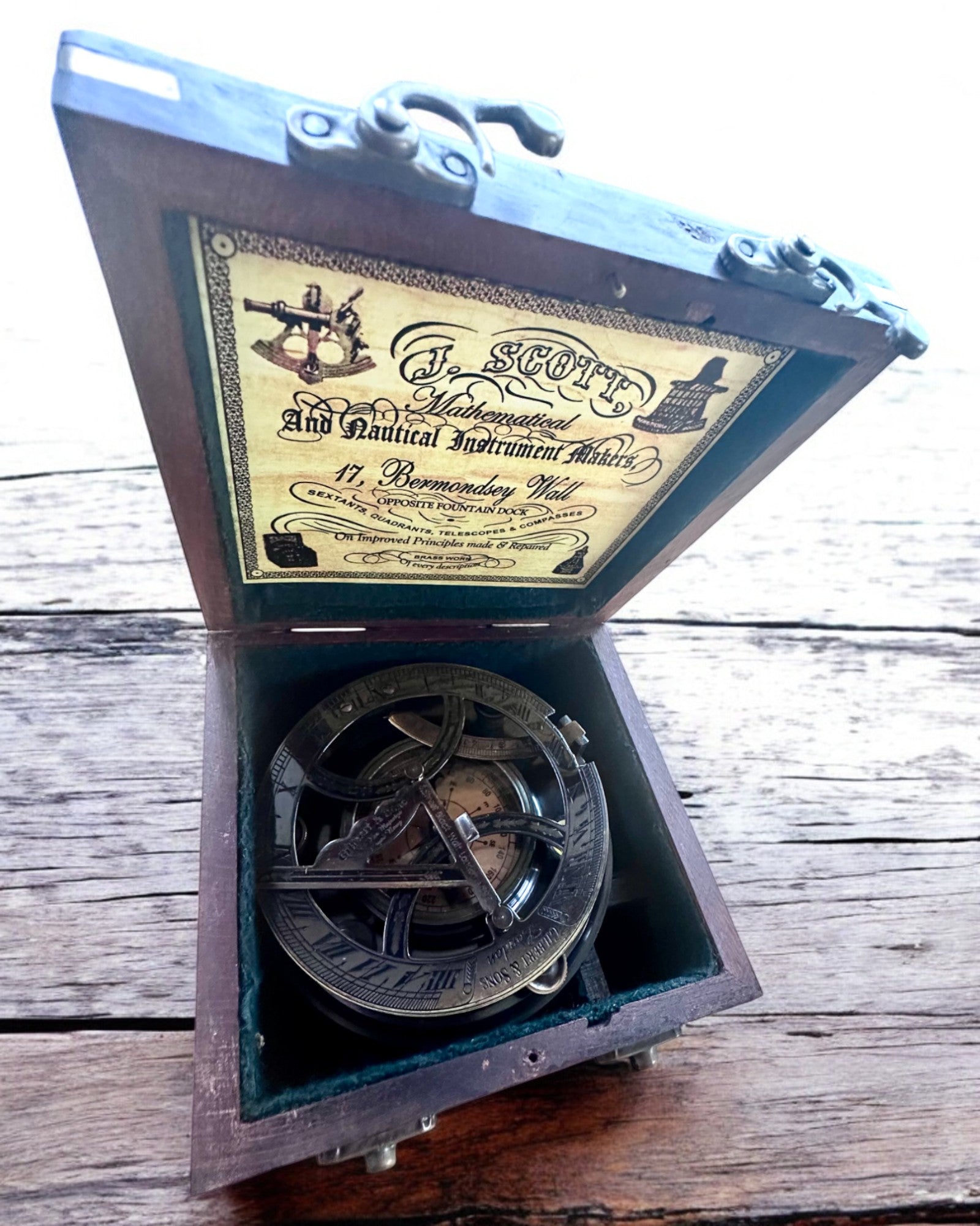Gran Caja de Madera para Sextante o Brújula Premium "Mariner's Legacy" con Posibilidad de Grabado
