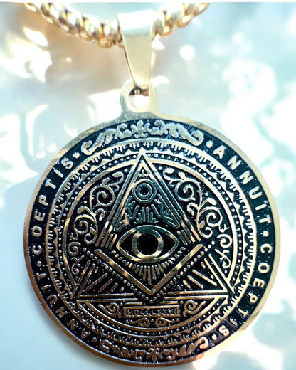 Amuleto de Poder Misterioso - Collar con Grabado, 2 variantes de color a elegir