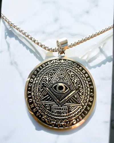 Amuleto de Poder Misterioso - Collar con Grabado, 2 variantes de color a elegir
