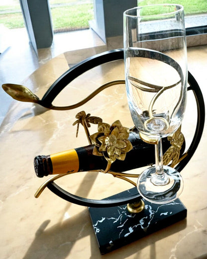 Soporte "Elegancki Owad" - para botella de vino y copas, altura 33 cm, posibilidad de personalización con grabado para regalo