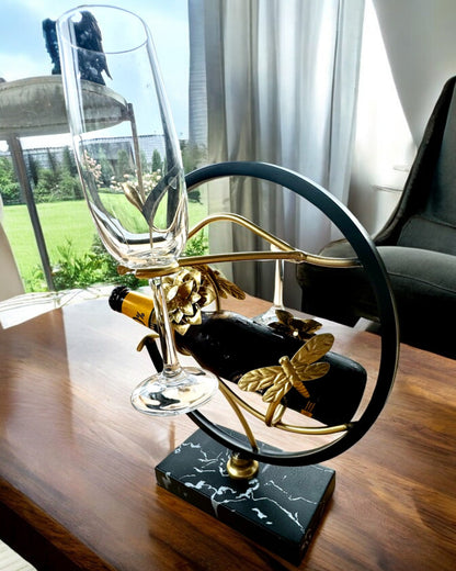 Soporte "Elegancki Owad" - para botella de vino y copas, altura 33 cm, posibilidad de personalización con grabado para regalo