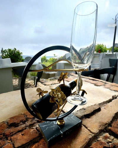 Soporte "Elegancki Owad" - para botella de vino y copas, altura 33 cm, posibilidad de personalización con grabado para regalo