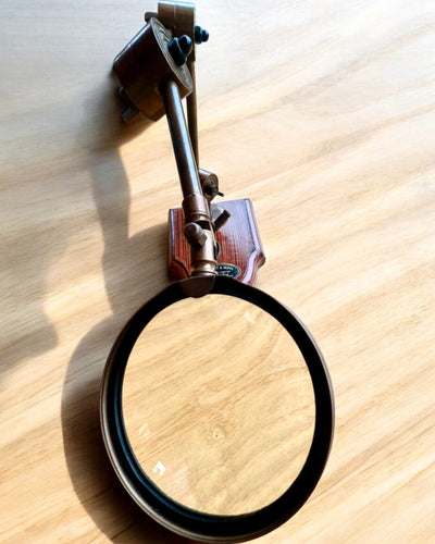 Lupa artesanal "Royal Magnifier" con base y soporte ajustable - posibilidad de personalización con grabado para regalo