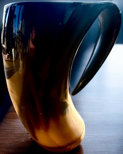 Compacto, 350 ml, Jarra Tallada Obra Maestra con posibilidad de personalización con grabado - 2 variantes de color