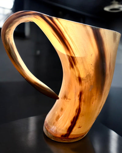 Compacto, 350 ml, Jarra Tallada Obra Maestra con posibilidad de personalización con grabado - 2 variantes de color