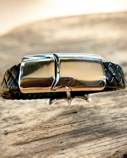 Pulsera Masculina "SkyRider" – Estilo de Cuero con Carácter - posibilidad de personalización con grabado