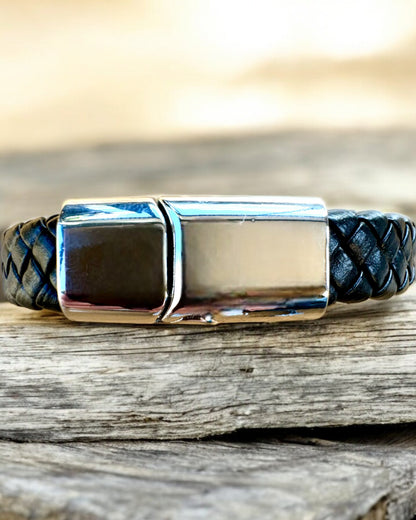 Pulsera Masculina "SkyRider" – Estilo de Cuero con Carácter - posibilidad de personalización con grabado