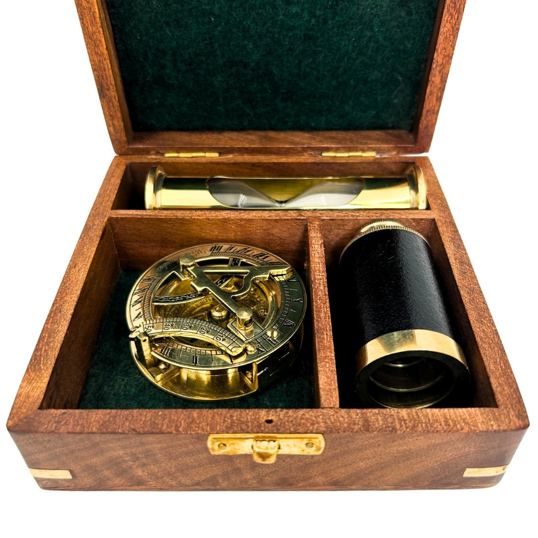 Set de regalo retro con grabado – brújula de latón, catalejo plegable, reloj de arena en caja de madera