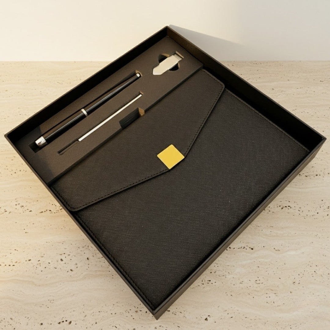 Elegante set de regalo premium con personalización – Cuaderno de cuero A5, bolígrafo y pendrive de 16GB en caja negro y dorado