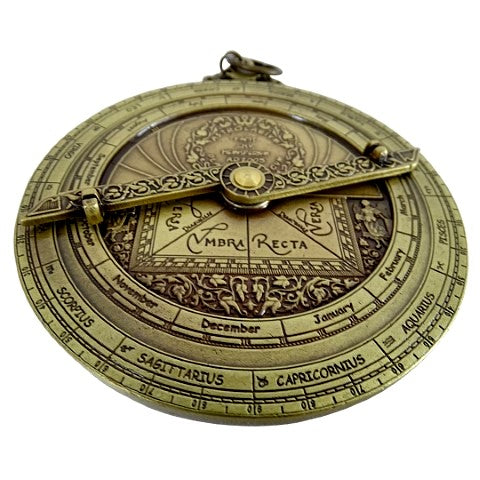 Astrolabio europeo H32 – réplica renacentista premium con posibilidad de personalización mediante grabado – regalo ideal con elegante pedestal de madera – altura 12 cm, hecho a mano con atención al detalle