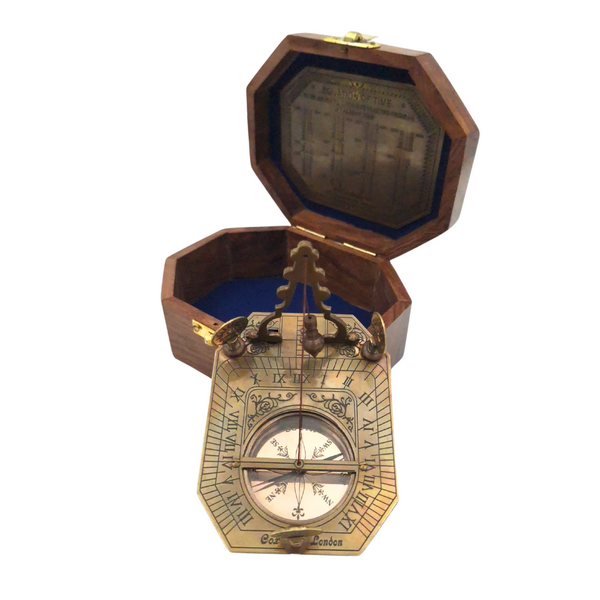 Elegante brújula de latón con reloj de sol en caja de madera - Regalo ideal para viajeros, estilo retro, dimensiones: 11.5 x 8.8 x 9.0 cm, material: latón y madera