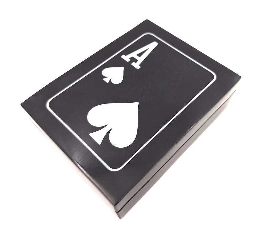 Elegante set de cartas para jugar con grabado personalizado en caja negra de resina y MDF