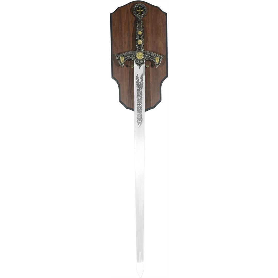 Réplica de espada de los templarios con grabado en soporte de madera