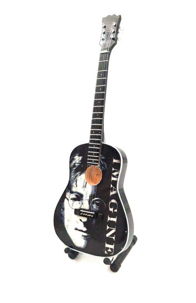 Mini guitarra decorativa John Lennon The Beatles 24 cm con grabado personalizado