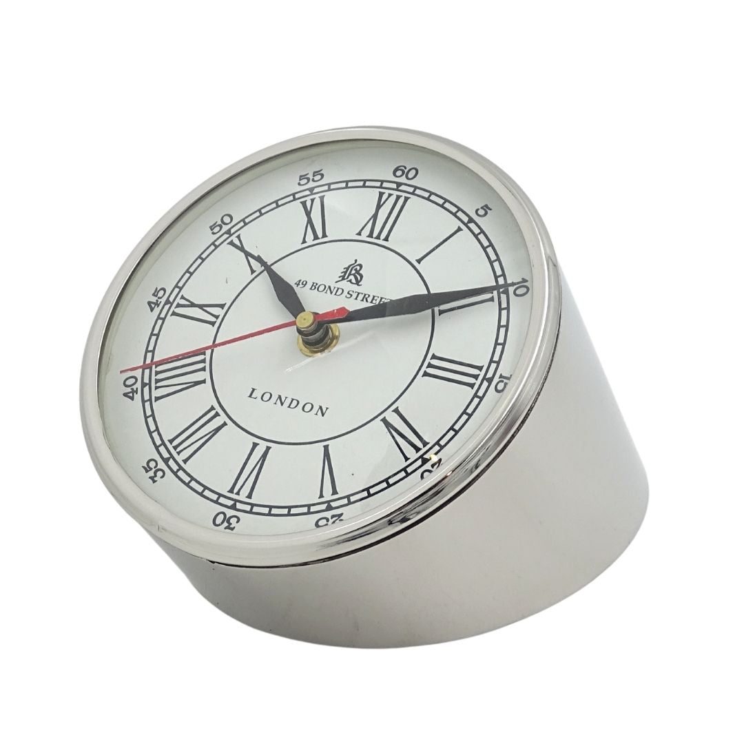Reloj metálico de escritorio CLK-0212 con grabado - Regalo personalizado en color plateado, blanco o negro, altura 19 cm, estilo moderno con números romanos y arábigos
