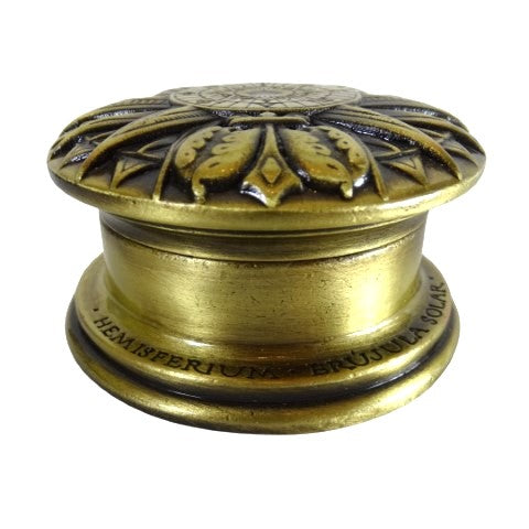 Brújula solar renacentista de latón con grabado - Elegante regalo vintage de 4,5 cm de altura y 8,5 cm de diámetro