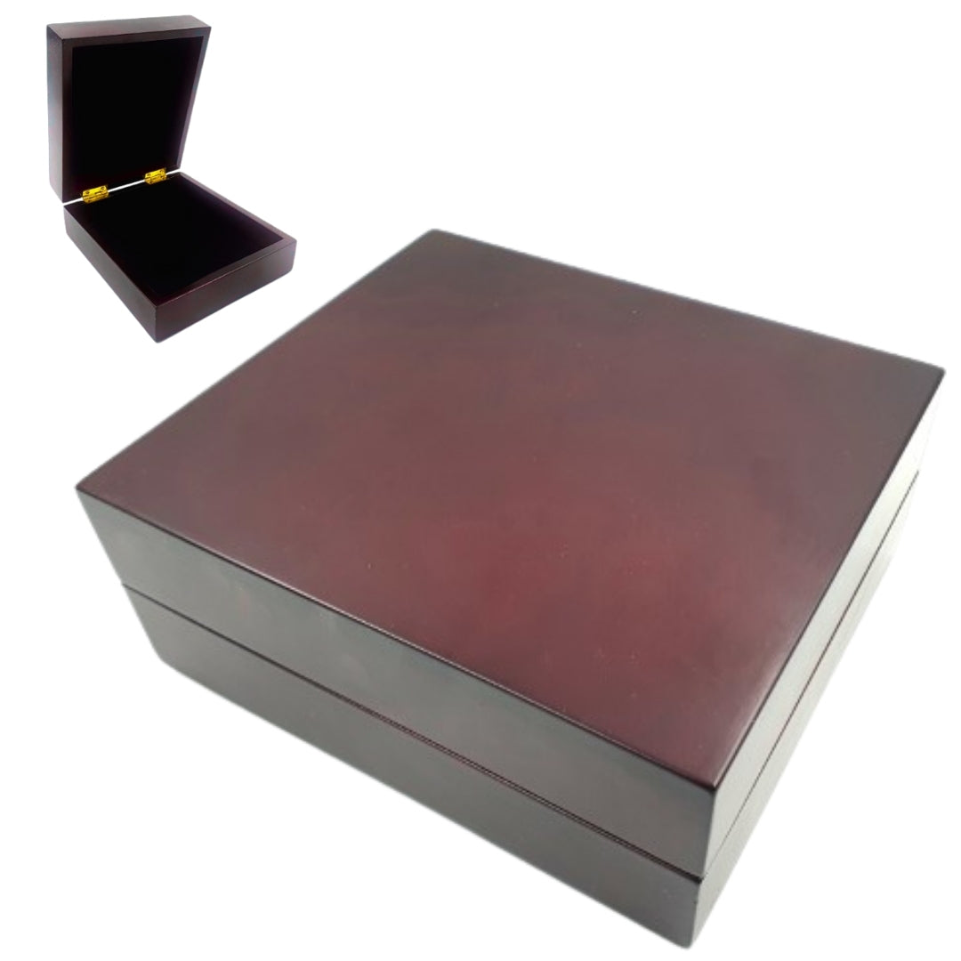 Caja de regalo de madera 14 x 16 x 6,7 cm en color cereza oscura con inserto de fieltro y posibilidad de personalización con grabado