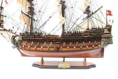 Modelo de velero del barco San Felipe de 80cm, con posibilidad de personalización mediante grabado