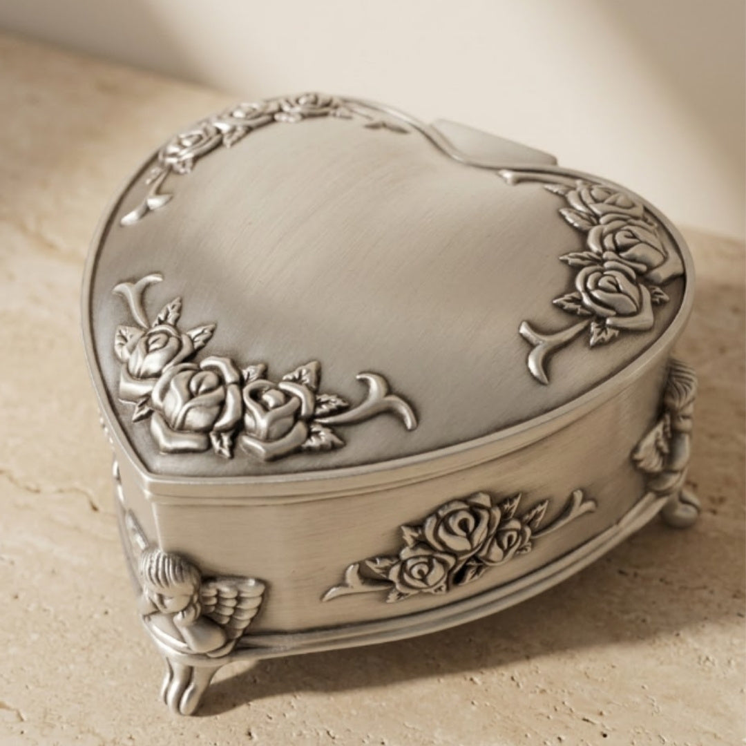 Caja metálica en forma de corazón con posibilidad de personalización mediante grabado – regalo elegante para San Valentín, aniversario o cumpleaños, decorada con motivo de rosa, dimensiones 8,7 x 8,4 x 5,1 cm