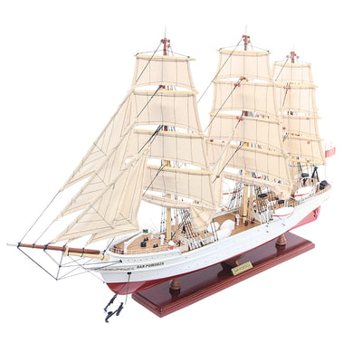 Modelo exclusivo de velero Dar Pomorza de 82 cm con posibilidad de personalización mediante grabado