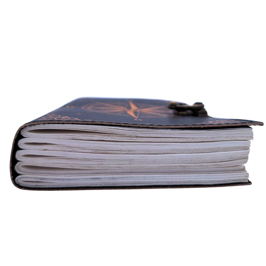 Cuaderno de cuero Rosa de los Vientos retro negro y dorado con grabado personalizado