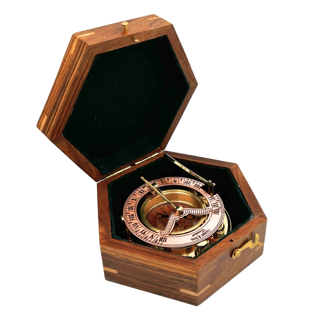 Brújula de latón con reloj de sol en elegante caja de madera - regalo ideal con opción de personalización con grabado - estilo retro, fabricación clásica, alta calidad