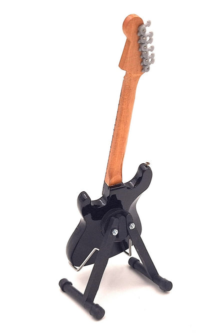 Mini guitarra inspirada en Kurt Cobain con posibilidad de personalización mediante grabado, hecha a mano en madera de caoba, negra/blanca, altura 27,5 cm
