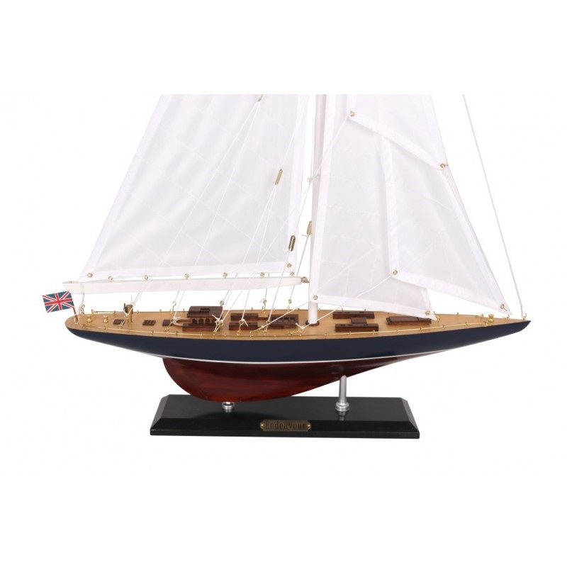 Réplica del yate Endeavour de 70 cm con posibilidad de personalización mediante grabado