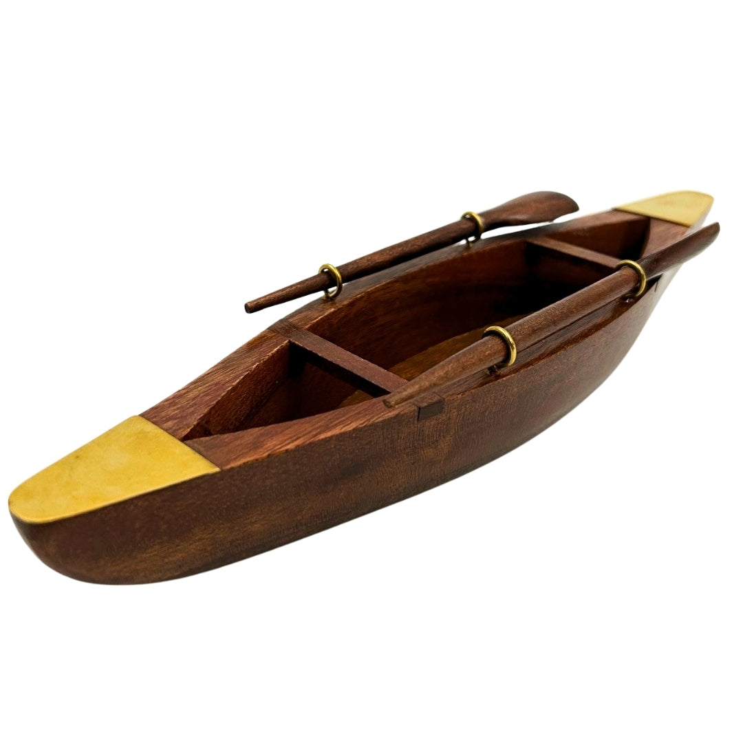 Elegante modelo de barco de madera de 25 cm - Adorno para escritorio con elementos de latón - Regalo ideal para un navegante con opción de personalización mediante grabado - Estilo marinero y retro