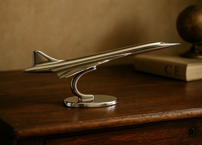 Modelo metálico de avión Concorde en color plateado con opción de grabado personalizado
