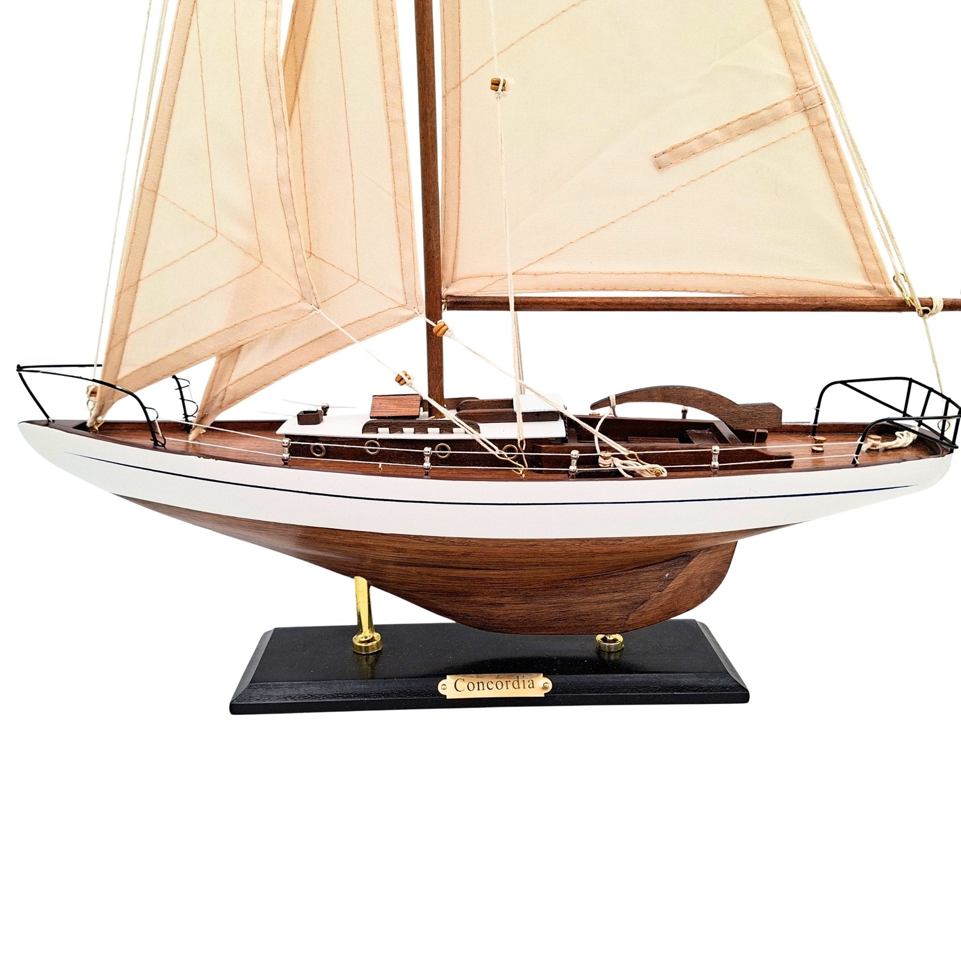 Modelo de Yate de Vela de 66 cm con posibilidad de personalización con grabado