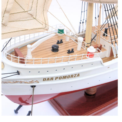 Modelo exclusivo de velero Dar Pomorza de 82 cm con posibilidad de personalización mediante grabado