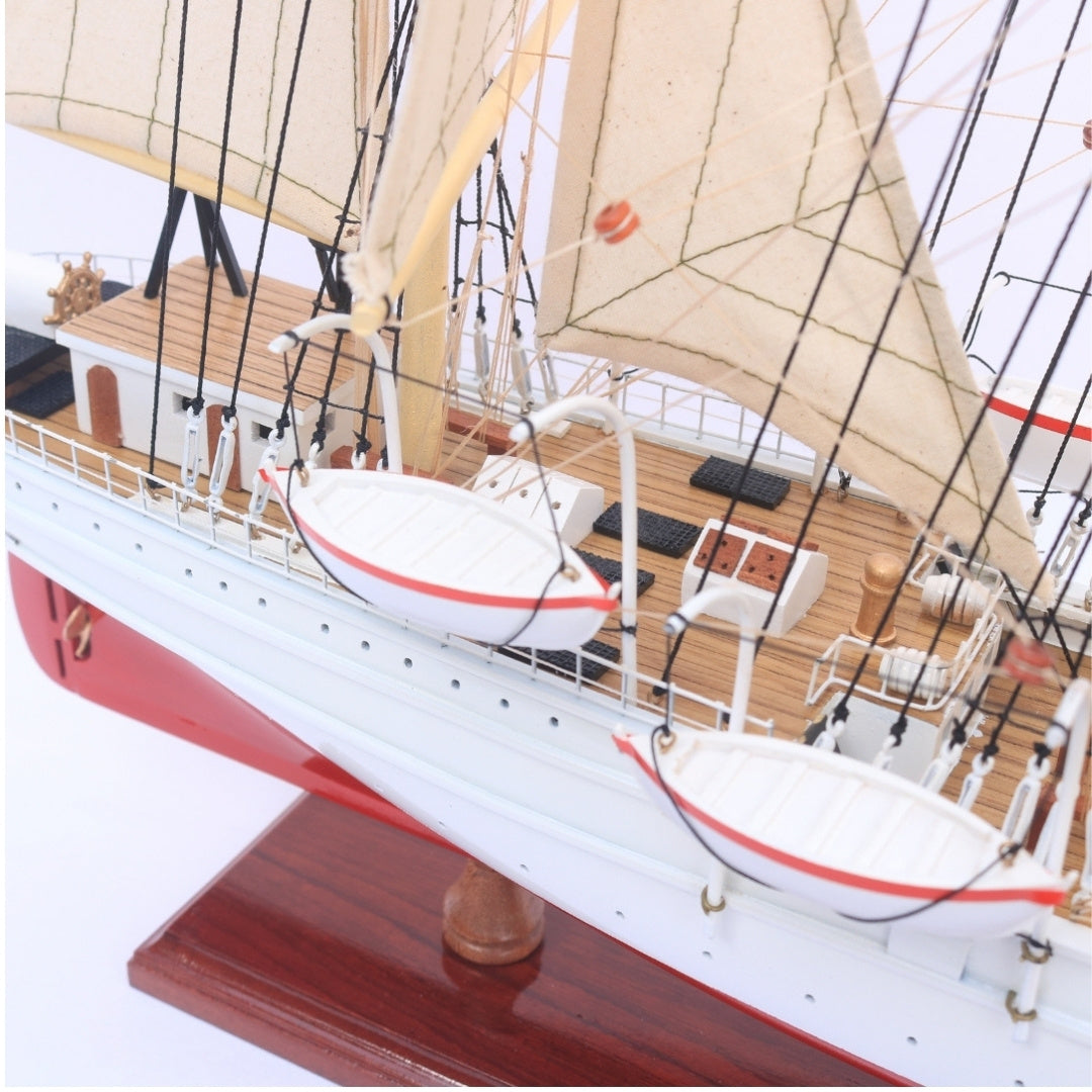 Modelo exclusivo de velero Dar Pomorza de 82 cm con posibilidad de personalización mediante grabado