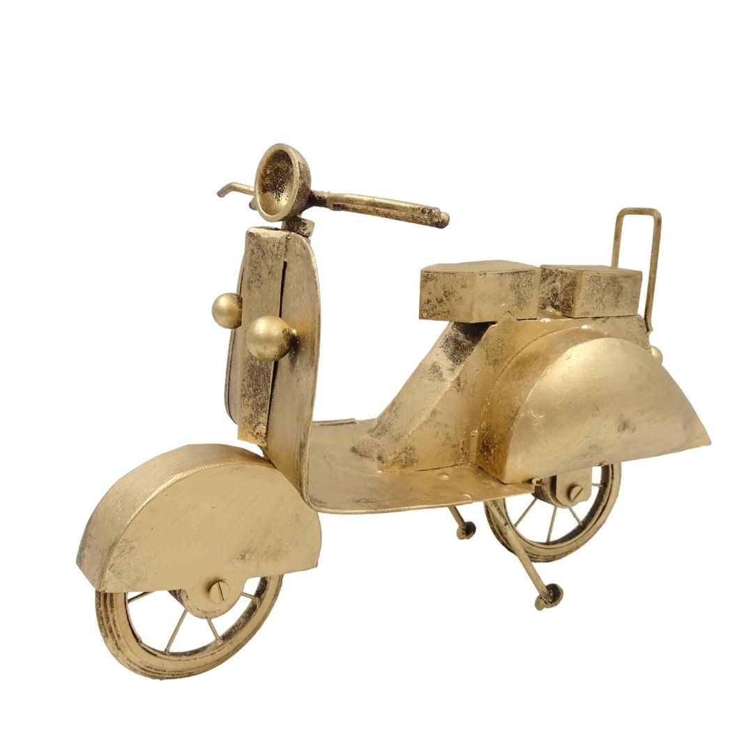 Modelo retro de scooter de metal NC2860 en color latón antiguo con posibilidad de personalización con grabado