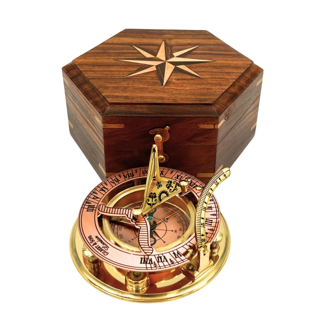 Brújula de latón con reloj de sol en elegante caja de madera - regalo ideal con opción de personalización con grabado - estilo retro, fabricación clásica, alta calidad