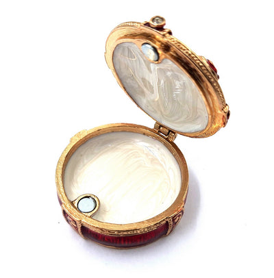 Exclusiva caja metálica de regalo con cristales B0118-08 en color rojo y dorado, posibilidad de personalización con grabado, ideal para joyas y regalo elegante para cualquier mujer, dimensiones 4x4x1 cm, estilo glamour