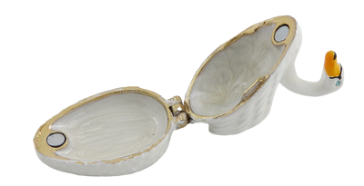 Elegante caja metálica de regalo en forma de cisne con posibilidad de personalización con grabado, blanco y dorado, ideal para guardar joyas - dimensiones 5x3,7x2,7 cm