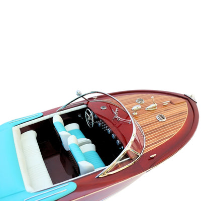 Modelo exclusivo de lancha motora Riva Aquarama de 87 cm con posibilidad de personalización con grabado