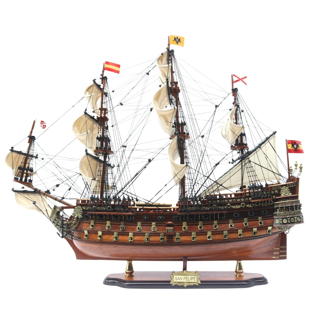 Modelo de velero del barco San Felipe de 80cm, con posibilidad de personalización mediante grabado