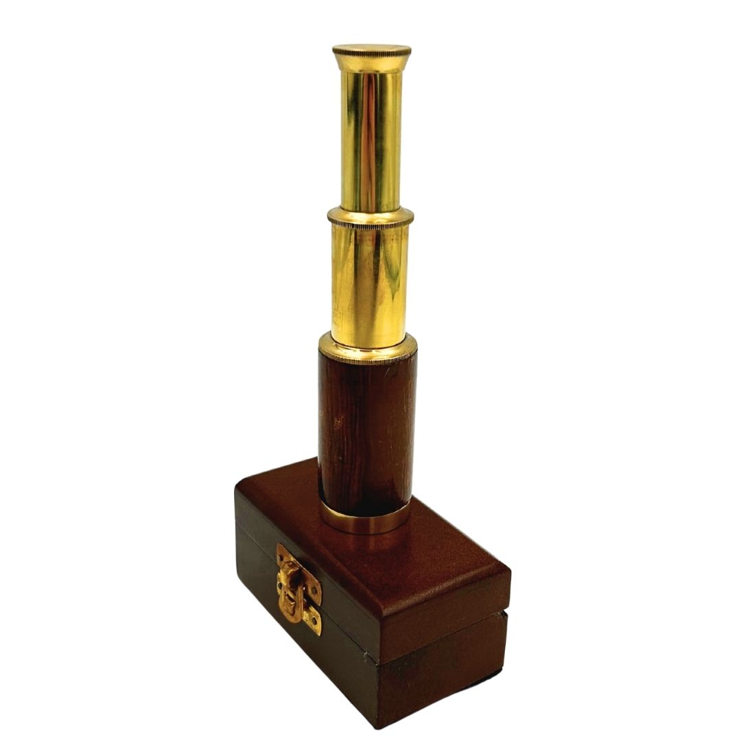 Catalejo de Latón con Grabado en Caja de Madera – Elegante Regalo Estilo Retro, Ideal para Decoración de Oficina o Despacho, Altura 15,5 cm, Material: Latón y Madera