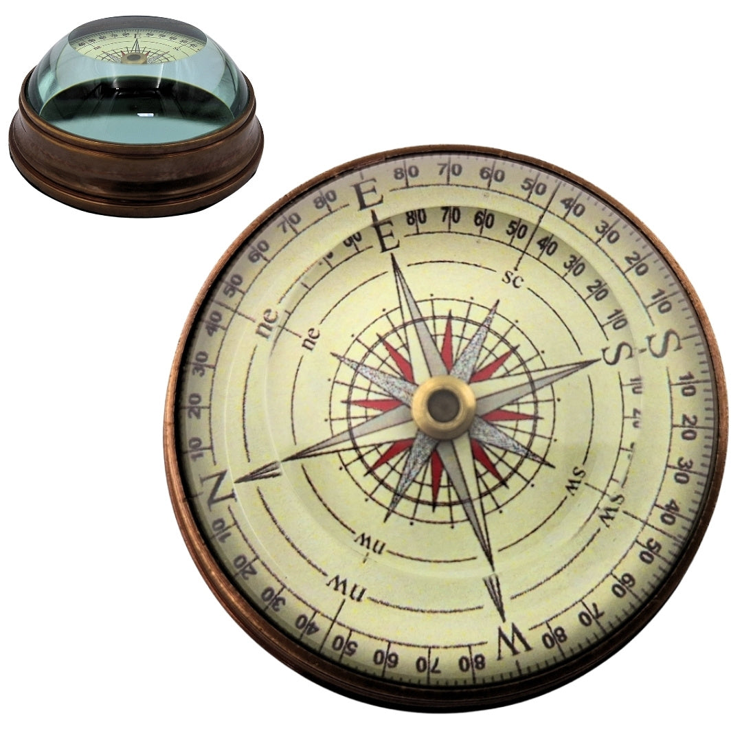 Brújula estilosa de lente de latón y vidrio con posibilidad de personalización mediante grabado - gadget retro para escritorio, regalo ideal para viajeros - diámetro 6,3 cm, altura 3 cm, color beige, rojo y negro