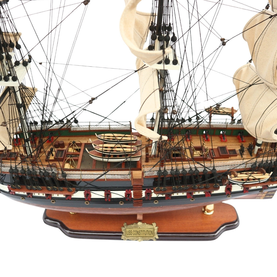 Gran modelo exclusivo del velero USS Constitution de 100cm con posibilidad de personalización mediante grabado