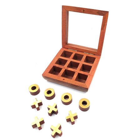Tres en raya en una caja con tapa de cristal G1044Z personalizable con grabado, elegante juego de estrategia con piezas de madera y adornos de latón, ideal como regalo para profesores y directores, dimensiones de la caja 10 x 10 cm