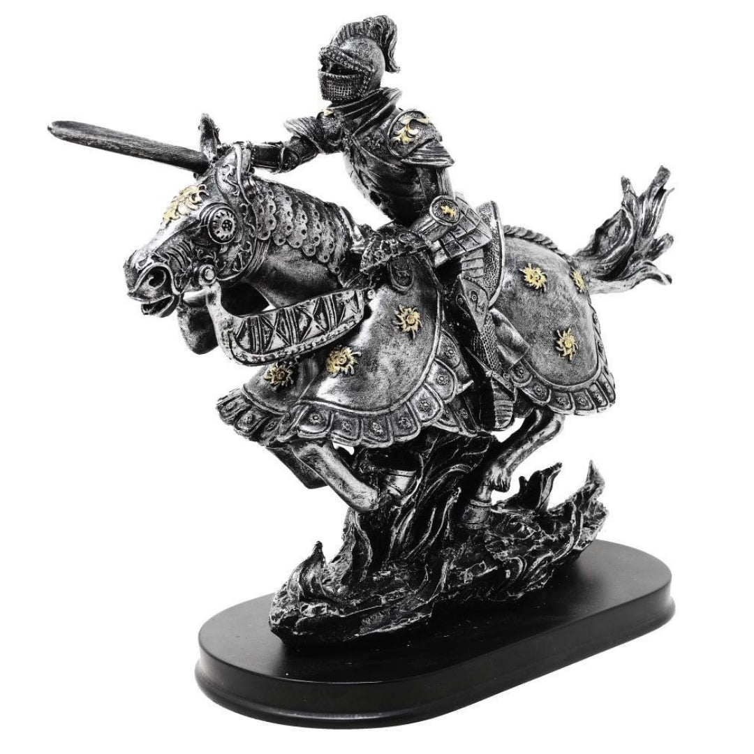 Figura Caballero a caballo 31 cm – pintada a mano en polyresina con posibilidad de personalización con grabado