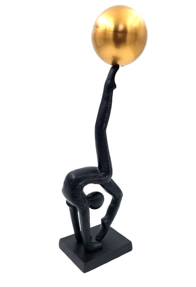 Figura decorativa yogui en color negro y dorado, altura 41 cm, posibilidad de personalización con grabado, ideal para regalo