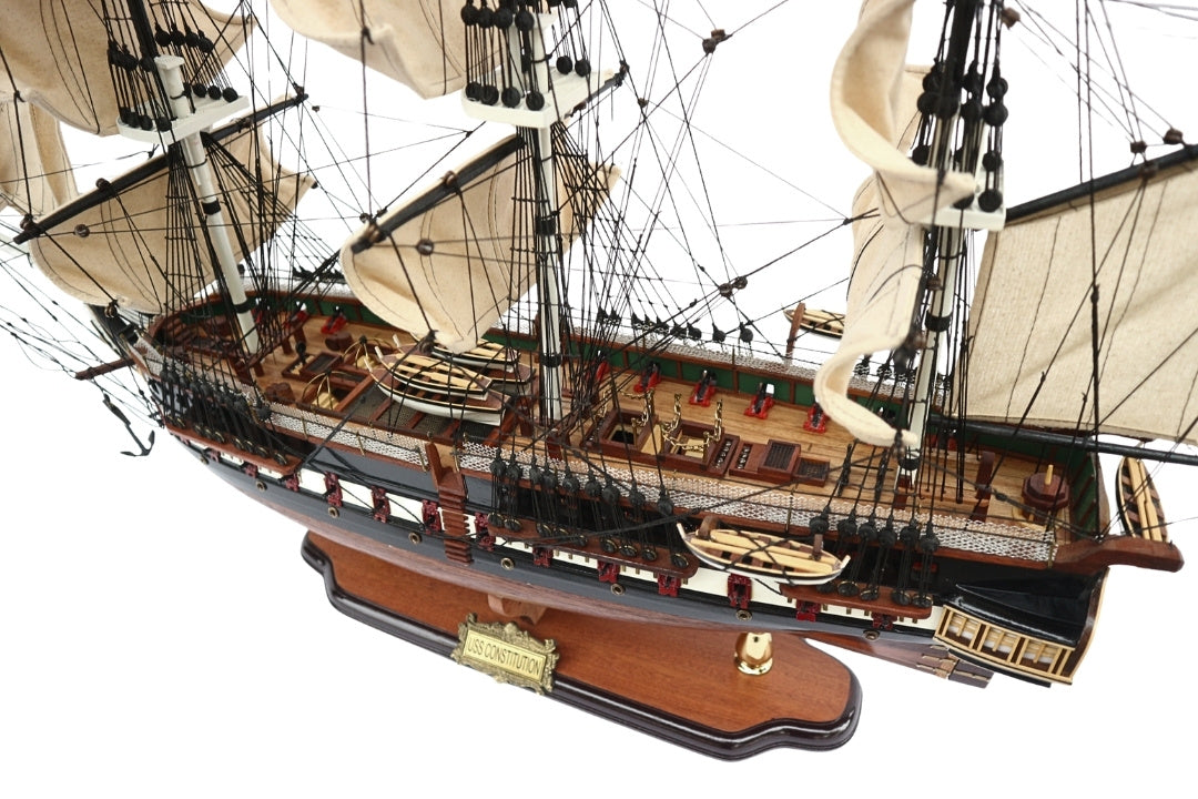 Gran modelo exclusivo del velero USS Constitution de 100cm con posibilidad de personalización mediante grabado